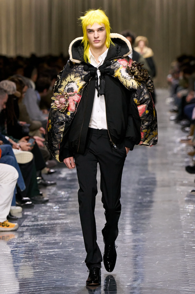 Clown elements in everyday dressing